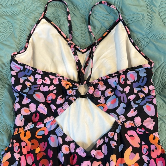 Cupshe Swimsuit - Picture 5 of 5